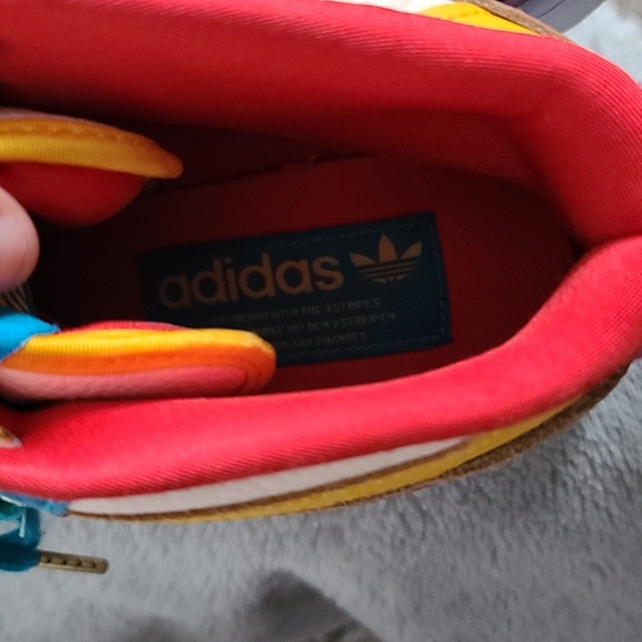 Shoes - Picture 6 of 8